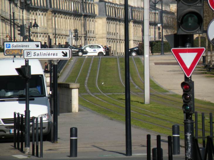  rails du tramway sur les quais